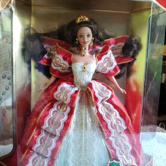 NIB 1997 Happy Holidays Barbie - Picture 2 of 12